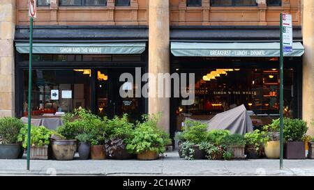 Simon & The Whale, 23 Lexington Ave, New York, NY. Façade extérieure d'un restaurant dans le quartier de Gramercy Neigbhorhood de Manhattan. Banque D'Images