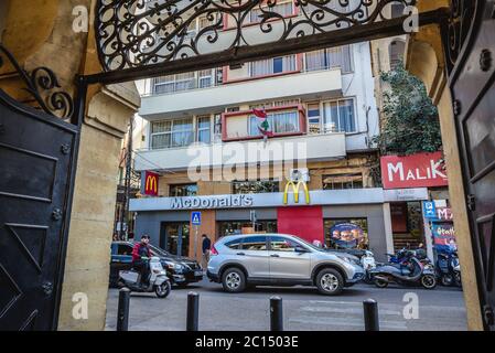 Restaurant McDonalds devant la porte principale de l'Université américaine de Beyrouth, au Liban Banque D'Images