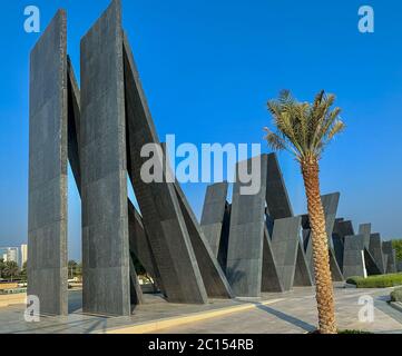 moyen-orient 14 juin 2020 abu dhabi, piliers pendu monument commémoratif de guerre émirats arabes unis Banque D'Images