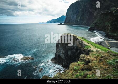 Vue panoramique sur le paysage de la côte Atlantique à Faial, île de Madère, Portugal Banque D'Images