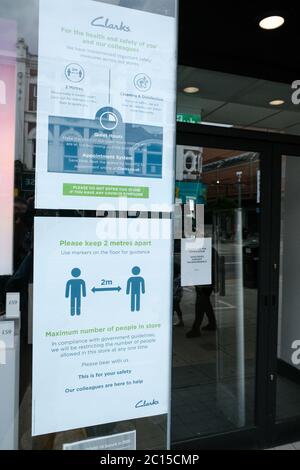 Wood Green, Londres, Royaume-Uni. 14 juin 2020. Pandémie de coronavirus : les magasins se préparent à rouvrir à Wood Green, les magasins non essentiels rouvrent à partir du 15 juin. Crédit : Matthew Chattle/Alay Live News Banque D'Images