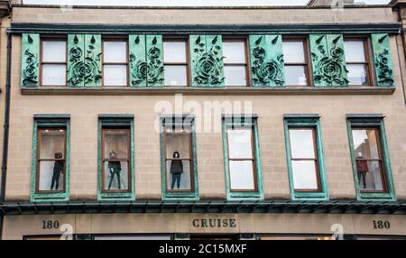 Sculpture architecturale sur la boutique Cruise Designer à Ingram Street, Glasgow. Banque D'Images