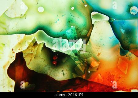 Liquides colorés mélangés dans un fluide créant une peinture abstraite colorée Banque D'Images