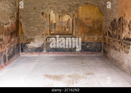 Fresques mythologiques du mythe grec dans la salle de l'atrium de la Maison du poète tragique dans l'ancienne ville de Pompéi, Campanie, Italie Banque D'Images