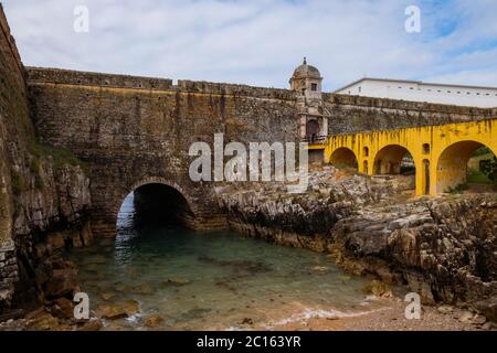 'Praça-forte de Peniche' - monument national de la forteresse depuis 1938, est situé dans cette ville, dans la région ouest du Portugal - prison près de la plage Banque D'Images