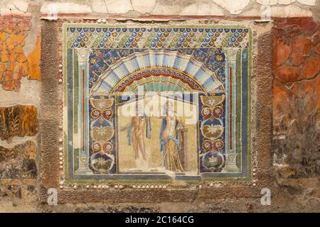 Une mosaïque décorative du dieu Neptune et de la déesse Amphitrite à la Maison de la Mosaïque de Neptune dans l'ancienne ville romaine d'Herculanum, en Italie Banque D'Images