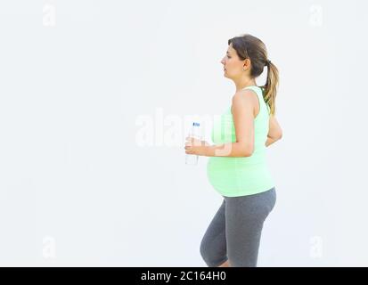 Femme enceinte, faire des exercices de remise en forme Banque D'Images