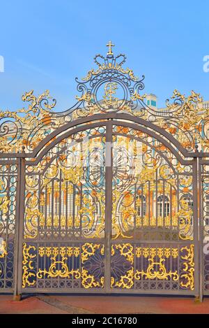 Porte de la clôture du palais Catherine à Tsarskoye Selo. Banque D'Images