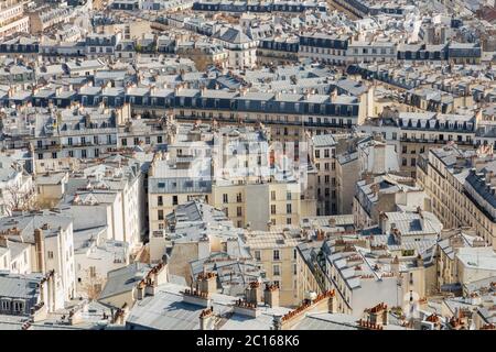 Bâtiments parisiens classiques. Vue aérienne des toits Banque D'Images