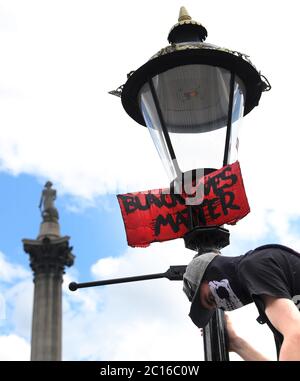 Pic shows: Black Lives Matter supporter t à Trafalgar Square le samedi 13.6.20 photo par Gavin Rodgers/ Pixel8000 Banque D'Images