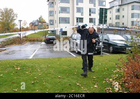 Linköping, Suède 20041019 le double meurtre à Linköping a eu lieu le 19 octobre 2004. Un homme seul et armé de couteaux a assassiné un garçon de huit ans et une femme de 56 ans à Åsgatan, dans les parties centrales de Linköping. Photo Jeppe Gustafsson Banque D'Images