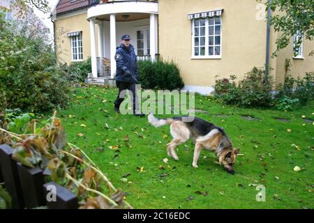 Linköping, Suède 20041019 le double meurtre à Linköping a eu lieu le 19 octobre 2004. Un homme seul et armé de couteaux a assassiné un garçon de huit ans et une femme de 56 ans à Åsgatan, dans les parties centrales de Linköping. Photo Jeppe Gustafsson Banque D'Images