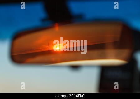 coucher de soleil, réglage du soleil dans le rétroviseur Banque D'Images