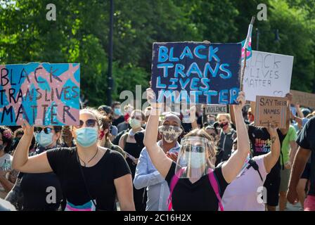13 juin 2020. Roxbury, Massachusetts. Des milliers de personnes se sont rassemblées à Franklin Park pour une veillée afin de sensibiliser les gens aux droits transgenres des Noirs et de recueillir des fonds pour le Banque D'Images