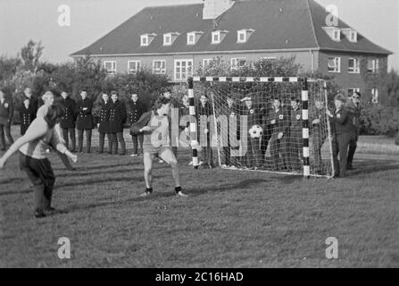 Journée sportive, base navale, 1981 septembre, Ile de Borkum, Basse-Saxe, Allemagne Banque D'Images