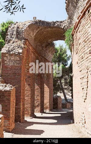 Arc de l'ancien théâtre grec de Taormina, Sicile, Italie Banque D'Images