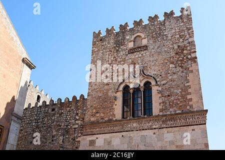 L'église Sainte Catherine sur la piazza Badia dans Taormina, Sicile, Italie Banque D'Images