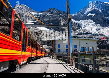 Gare d'Eigergletscher, entre Kleine Scheidegg et Jungfraujoch (le sommet de l'Europe), chemin de fer Jungfrau , Oberland bernois , Suisse Banque D'Images