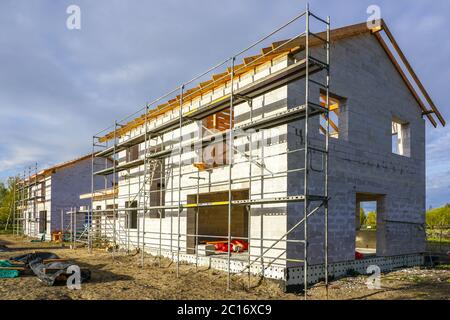 vue extérieure de la nouvelle maison en construction. Banque D'Images