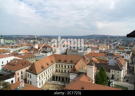 Vue sur les toits rouges de la ville de Brno. République tchèque Banque D'Images