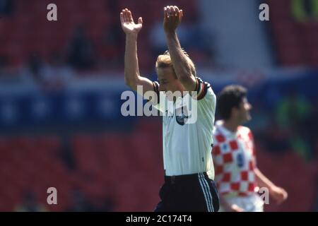 GROSSBRITANNIEN. 29 avril 2020. Football, firo: Championnat d'Europe de football 23.06.1996 Championnat d'Europe d'Europe 1996 quarts de finale, phase de knock, archive photo, archive images Allemagne - Croatie 2: 1 Jurgen Klinsmann, demi-figure, geste | usage dans le monde crédit: dpa/Alay Live News Banque D'Images