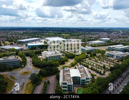 Reading, Royaume-Uni - juin 07 2020 : vue aérienne des bureaux et des entrepôts au large de Thames Vlaley Park Way Banque D'Images