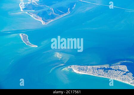 Floride, Tampa Bay, Sunshine Skyway Bridge, Anna Maria Island, Gulf of Mexico Coast, vue aérienne depuis le dessus, American Airlines Miami à la Nouvelle-Orléans Banque D'Images