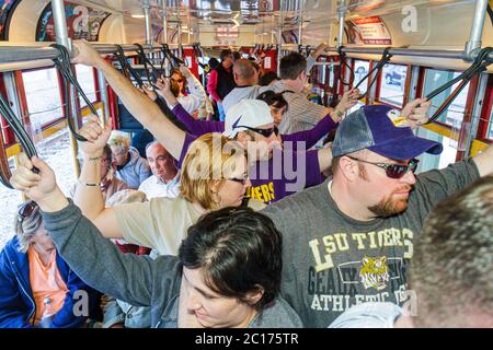 New Orleans Louisiana,Regional Transit Authority,RTA,Riverfront Streetcar Line,tram,trolley,homme hommes,femme femmes,couple,passager Banque D'Images