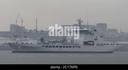 RFA Tiderace à Liverpool avant de partir pour commencer les essais en mer crédit Ian FairBrother/Alamy stock photo Banque D'Images