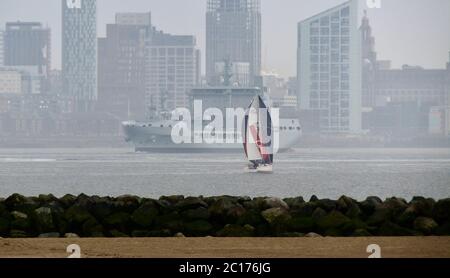 RFA Tiderace à Liverpool avant de partir pour commencer les essais en mer crédit Ian FairBrother/Alamy stock photo Banque D'Images