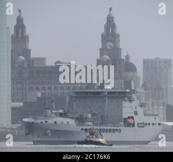 RFA Tiderace à Liverpool avant de partir pour commencer les essais en mer crédit Ian FairBrother/Alamy stock photo Banque D'Images