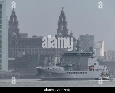 RFA Tiderace à Liverpool avant de partir pour commencer les essais en mer crédit Ian FairBrother/Alamy stock photo Banque D'Images