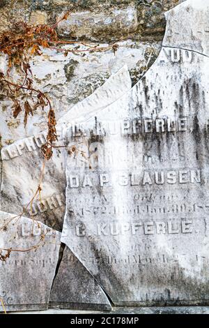 La Nouvelle-Orléans Louisiane, Garden District, historique Lafayette Cemetery Numéro 1mausolée, mort, lieu de sépulture, cimetière, tombe, dommage, cassé, détérioré, fondu Banque D'Images