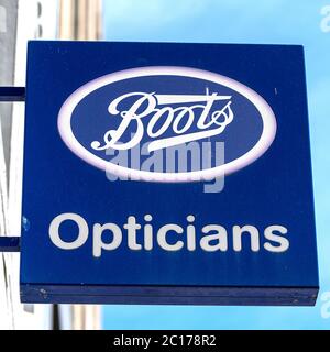 Affiche Boots Opticiens Shop dans The Strand. Banque D'Images