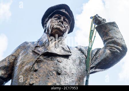 La Nouvelle-Orléans Louisiana,Poydras Street,Winston Churchill,homme d'État,statue,sculpteur Ivor Roberts Jones,bronze,honneur,perles,suspendu des doigts,LA11111503 Banque D'Images