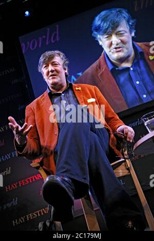Stephen Fry parle sur scène du Bard et de l'Amour au Hay Festivel le samedi 24 mai 2014 ©PRWPhotography Banque D'Images