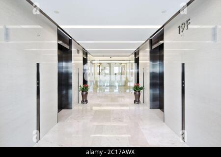 intérieur du hall moderne de l'ascenseur Banque D'Images