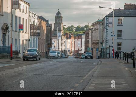 Drogheda, Comté de Louth, Irlande, 7 juin 2020. Vue sur le Tholsel à l'angle de West Street depuis St Laurence Street, Drogheda, Co Louth Banque D'Images