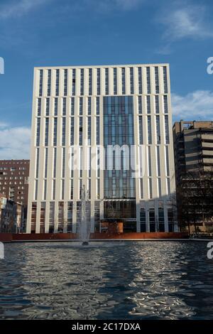 Milan, Lombardie, Italie: Extérieur de la résidence moderne pour les étudiants de l'Université, dans le quartier de Bicocca Banque D'Images