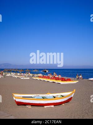 Vue sur la plage, Torremolinos, Costa del sol, Malaga province, Andalousie, Royaume d'Espagne Banque D'Images