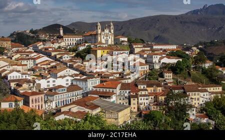 Vue sur la ville baroque historique d'Ouro Preto, site classé au patrimoine mondial de l'UNESCO, Minas Gerais, Brésil Banque D'Images