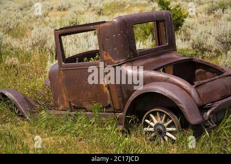 Old car, parc national de la ville fantôme d'Elkhorn, Boulder, région d'Helena, Montana, États-Unis Banque D'Images