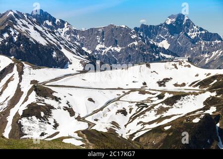 Montagne Fellhorn, Alpes d'Allgäuer, station de sommet, frontière Autriche Allemagne, mai Banque D'Images