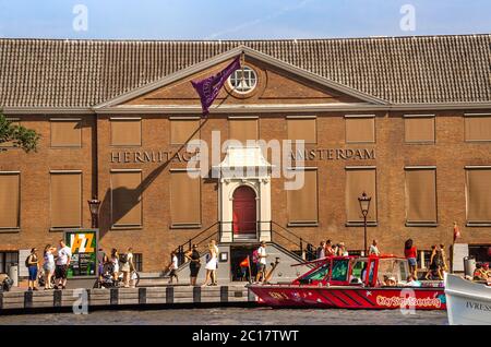 AMSTERDAM, HOLLANDE - 31 AOÛT 2019 : façade du musée l'Ermitage à la rivière Amstel à Amsterdam, pays-Bas. Expositions de musée avec obje Banque D'Images