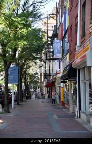 Philadelphie, PA/USA - 26 juin 2019 : charmante rue pittoresque dans la vieille ville historique de Philadelphie Banque D'Images