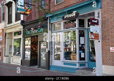 Philadelphie, PA/USA - 26 juin 2019 : belles boutiques pittoresques dans la vieille ville historique de Philadelphie Banque D'Images