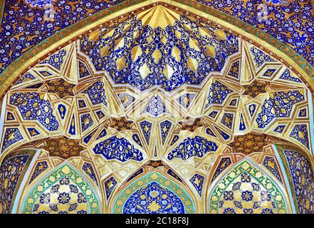 SAMARKAND, OUZBÉKISTAN - 04 MAI 2014 : intérieur de Tilya-Kori Madrasah Banque D'Images