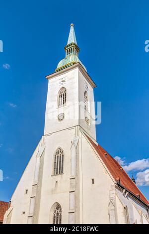 Cathédrale Saint-Martin historique dans la vieille ville de Bratislava, Slovaquie Banque D'Images