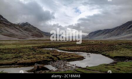 Panorama de la rivière et de la vallée de Yasin, province de Gilgit-Baltistan Pakistan Banque D'Images
