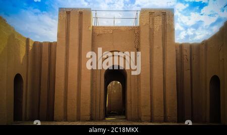 Porte des ruines de Babylone partiellement restaurées, Hillah Irak Banque D'Images